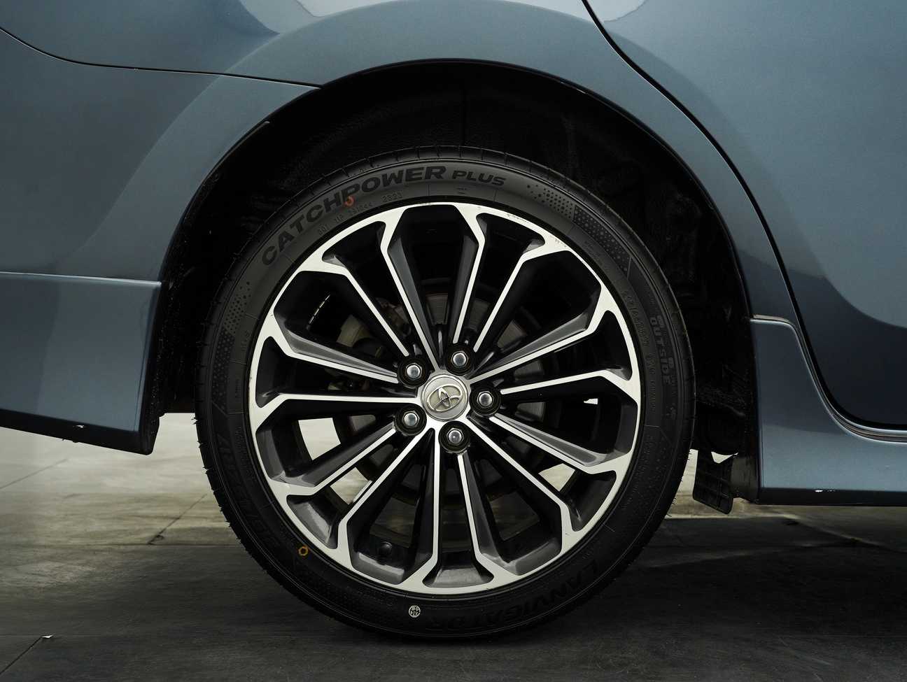 used 2014 Toyota Corolla Altis V 2.0