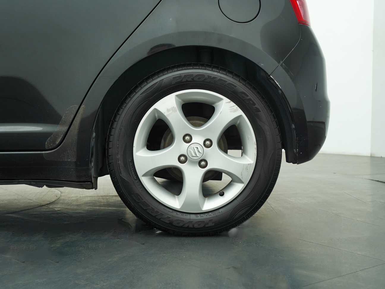 terpakai 2010 Suzuki Swift Premier 1.5