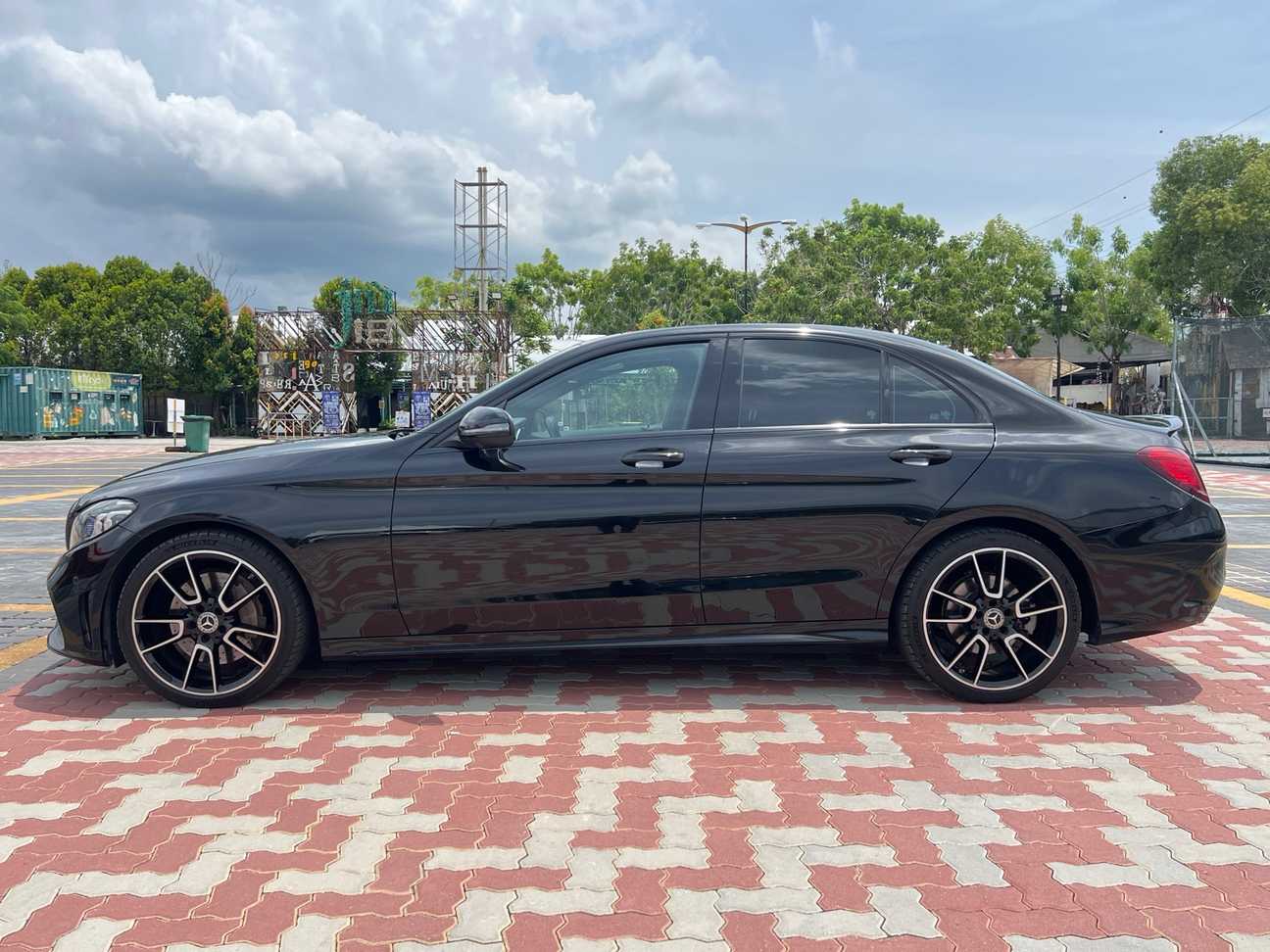 used 2018 Mercedes-Benz C300 AMG Line 2.0