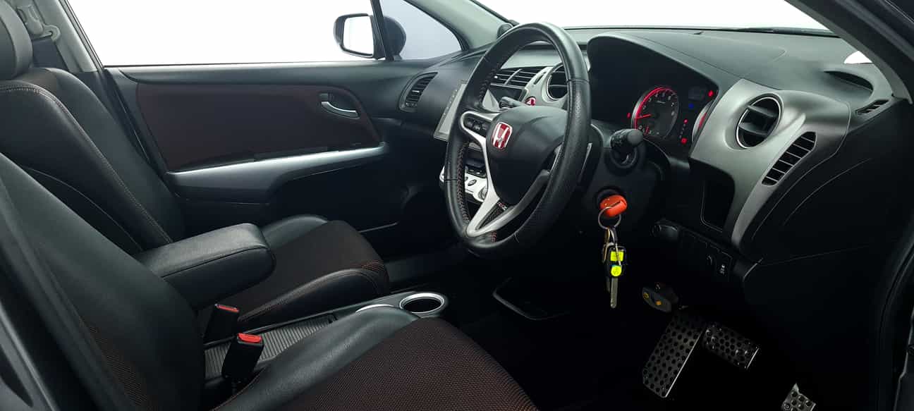 used 2013 Honda STREAM RSZ 1.8