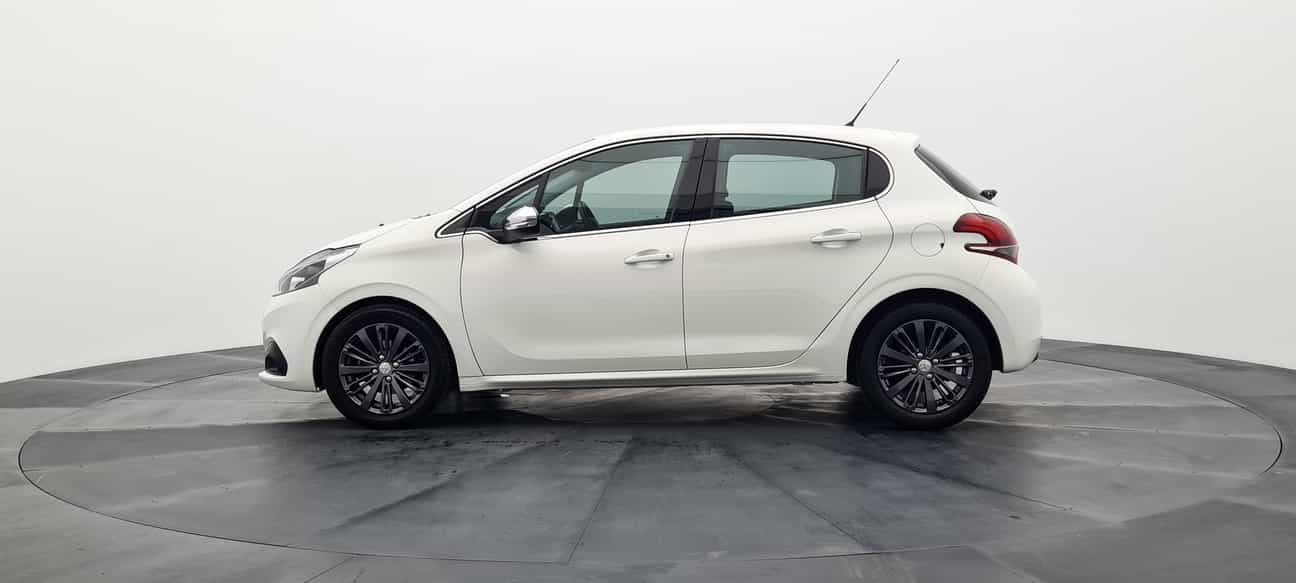 terpakai 2017 Peugeot 208 PURETECH 1.2