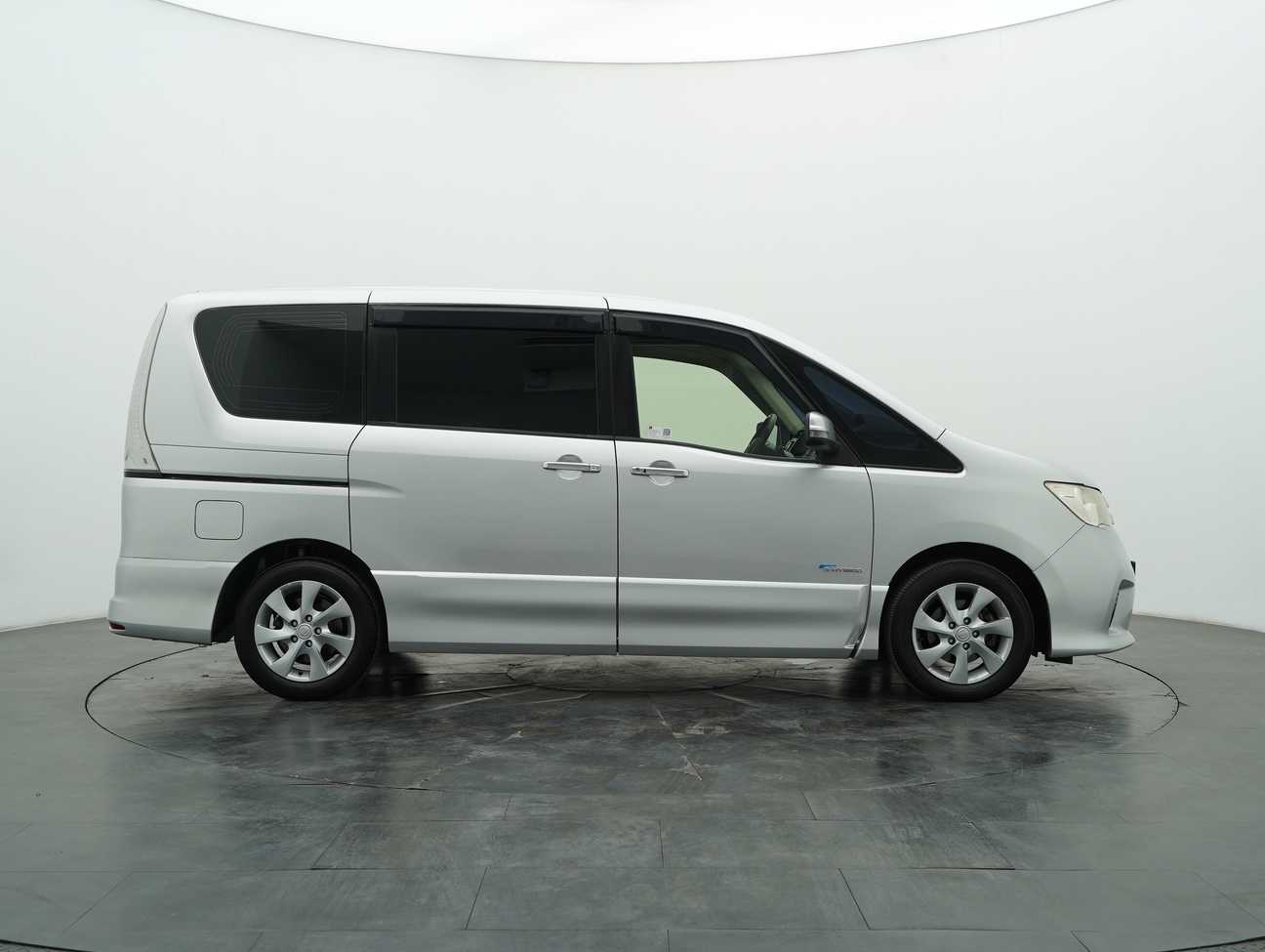 used 2013 Nissan Serena S-Hybrid High-Way Star 2.0