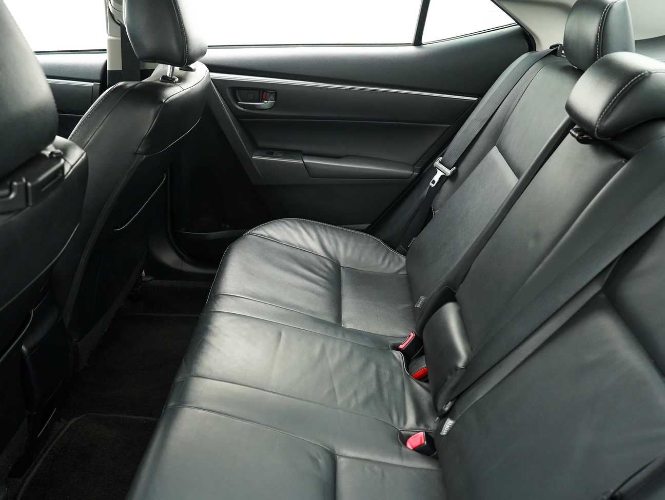 used 2014 Toyota Corolla Altis V 2.0