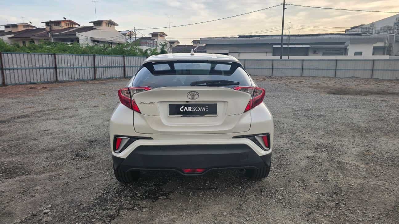 used 2019 Toyota C-HR  1.8