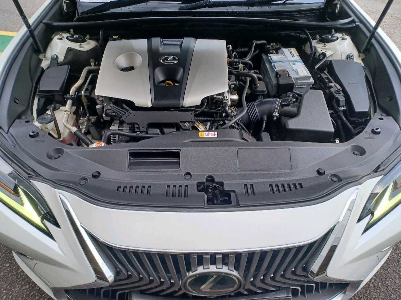 terpakai 2021 Lexus ES 250 Luxury 2.5