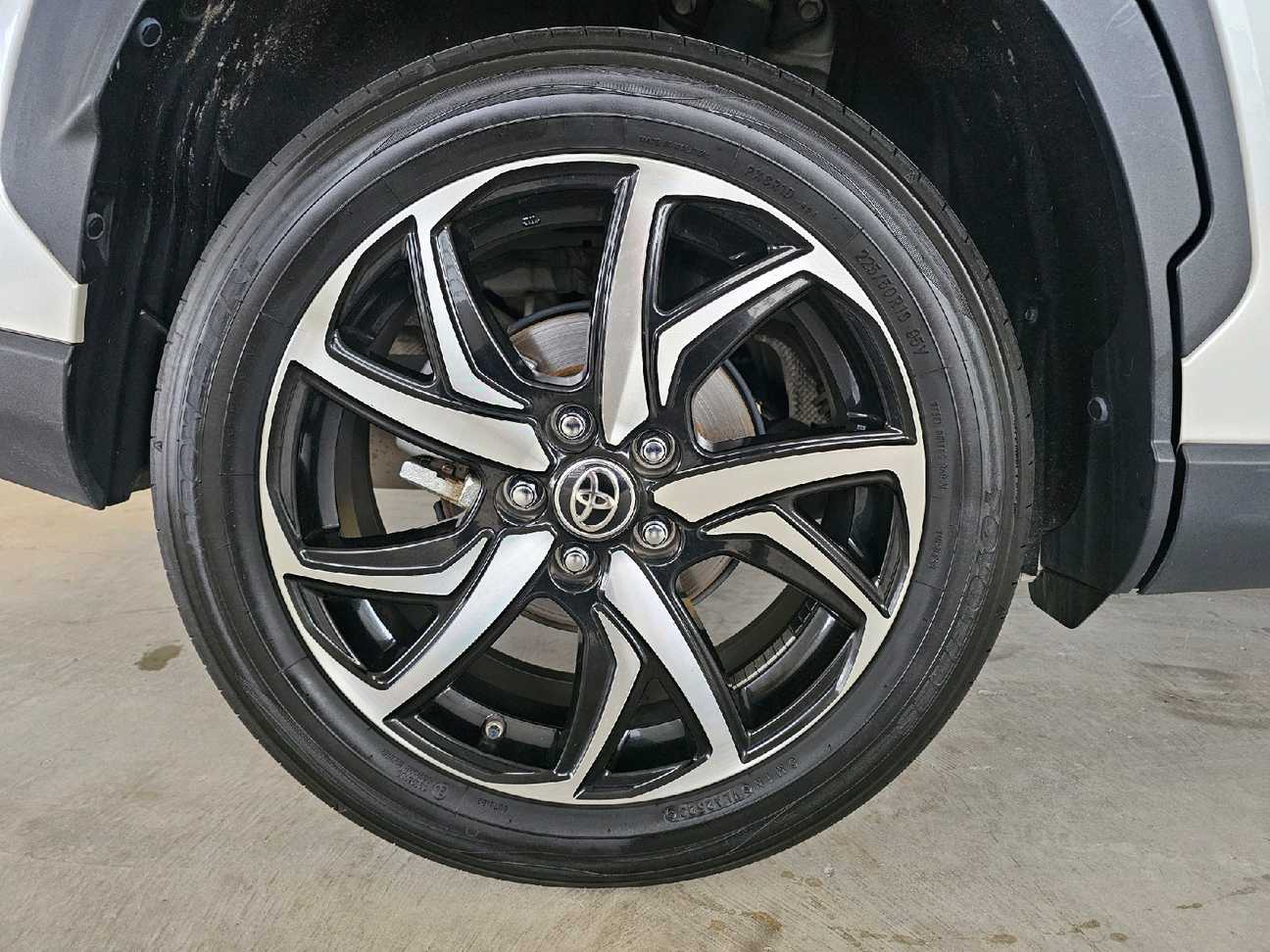 terpakai 2023 Toyota Corolla Cross GR Sport 1.8