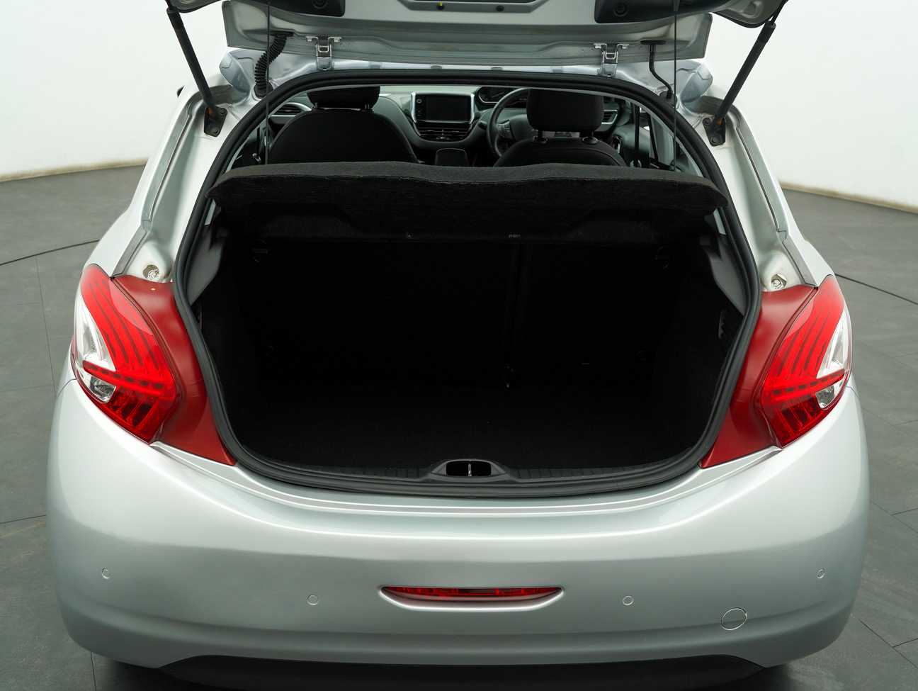 terpakai 2016 Peugeot 208 Allure 3 Door 1.6