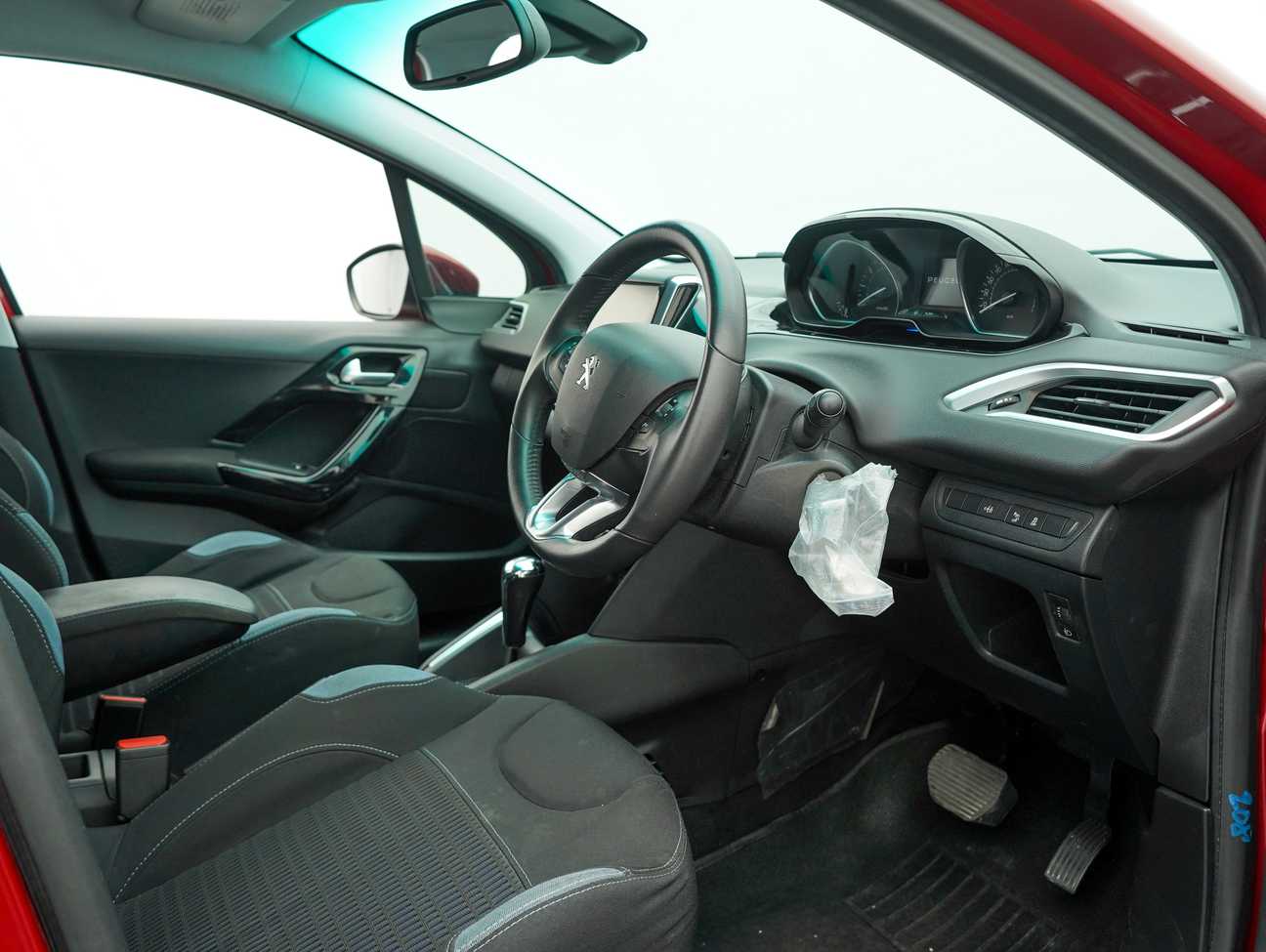 terpakai 2014 Peugeot 208 Allure 5 Door 1.6