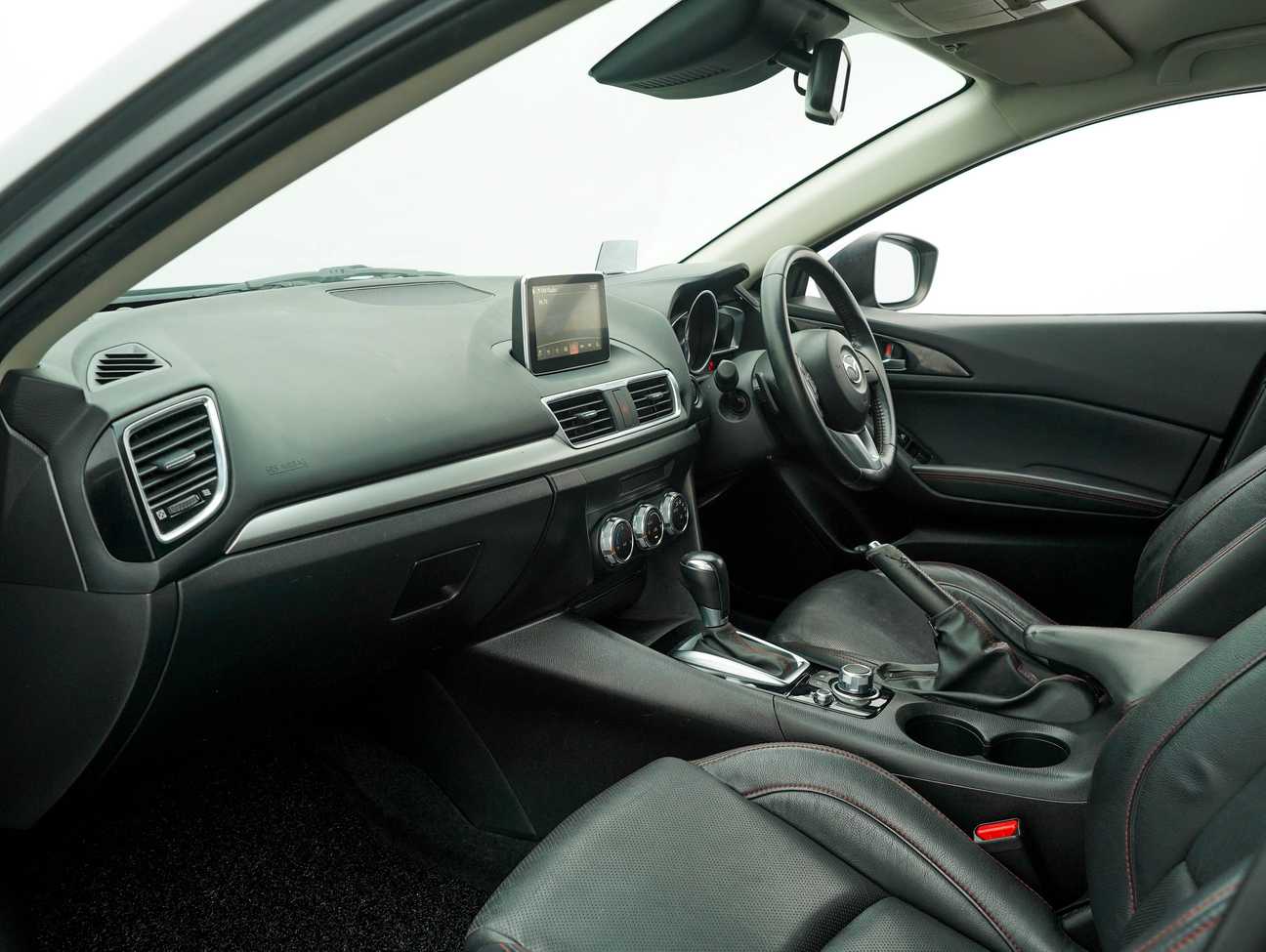 terpakai 2015 Mazda 3 SKYACTIV-G High 2.0