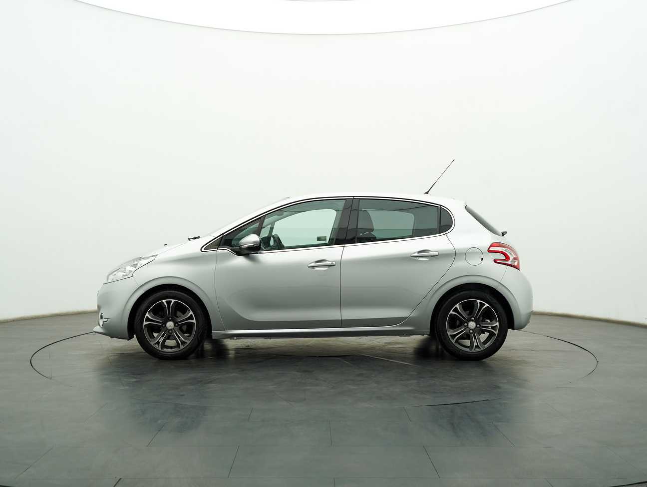 terpakai 2016 Peugeot 208 Allure 3 Door 1.6