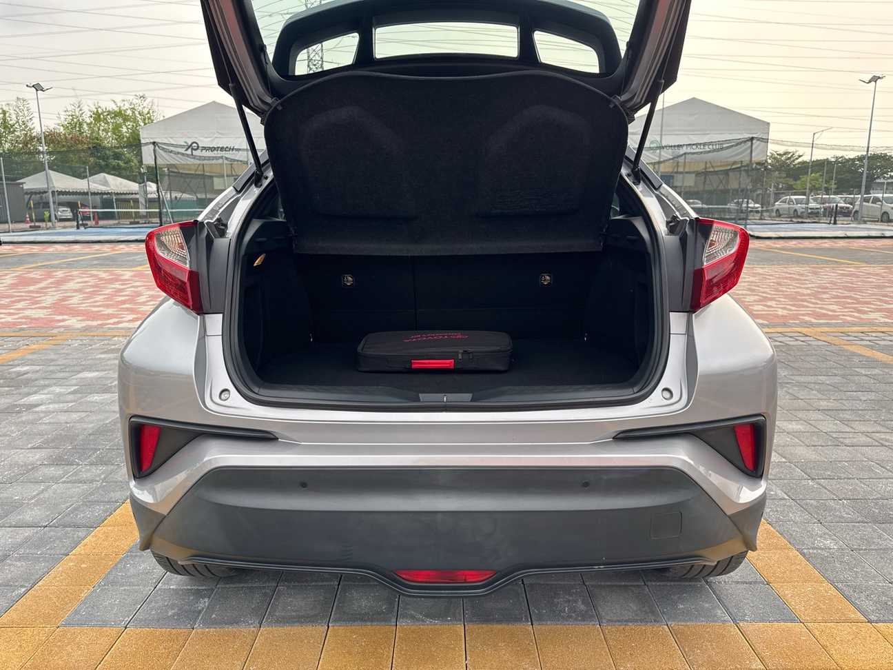 used 2018 Toyota C-HR  1.8