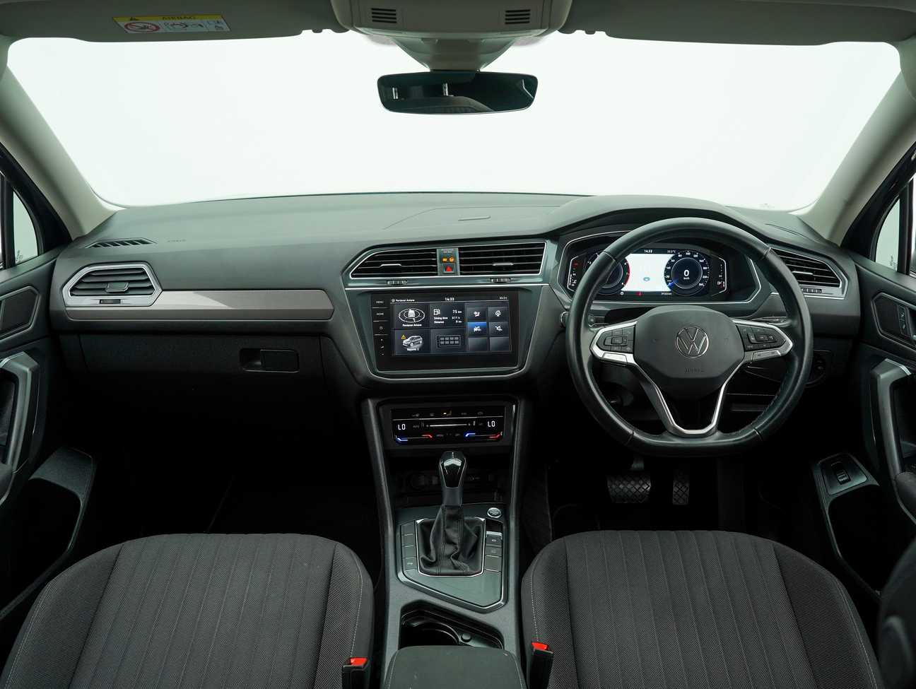 terpakai 2022 Volkswagen Tiguan Allspace Life 1.4