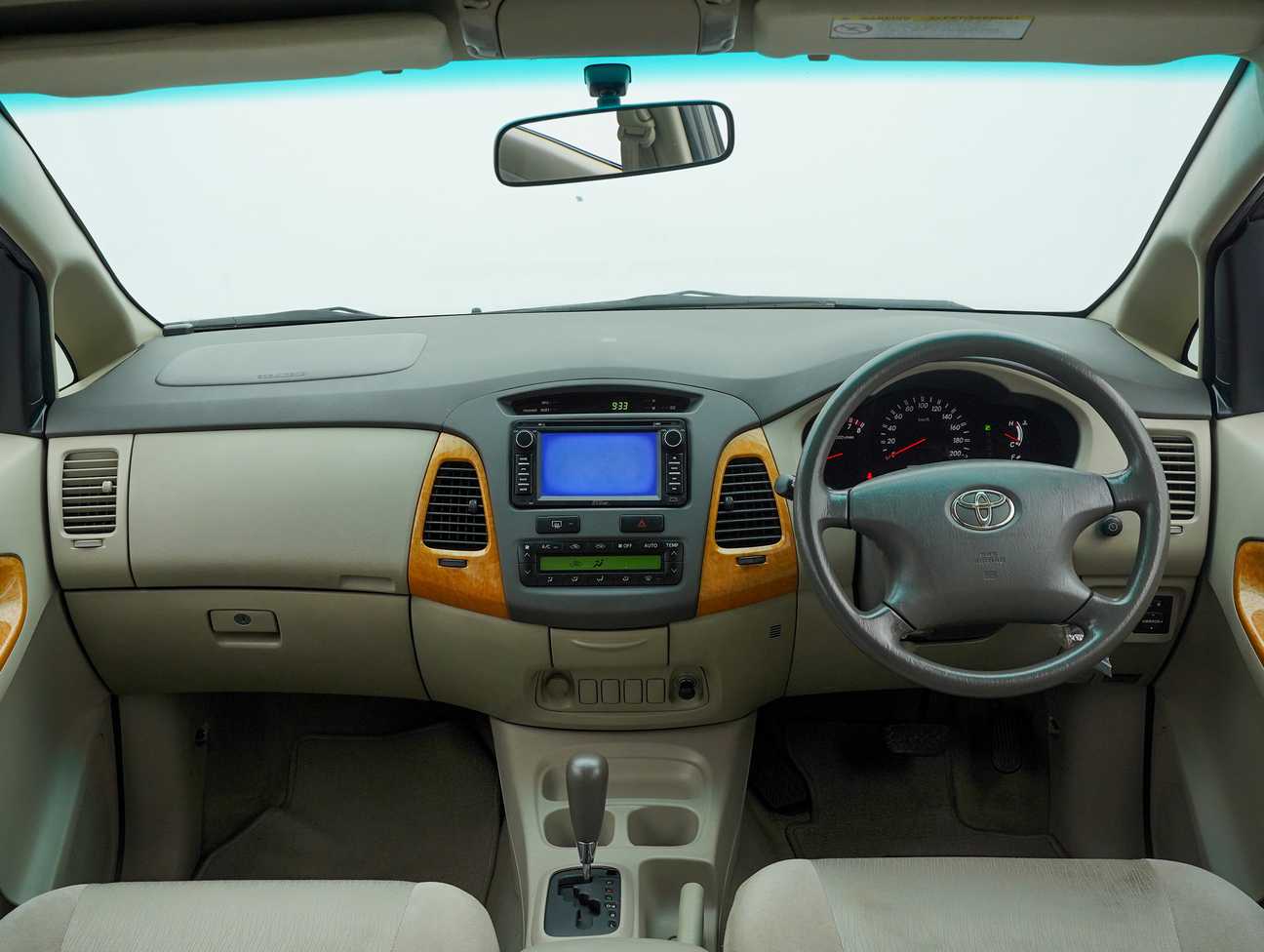 terpakai 2011 Toyota Innova G 2.0