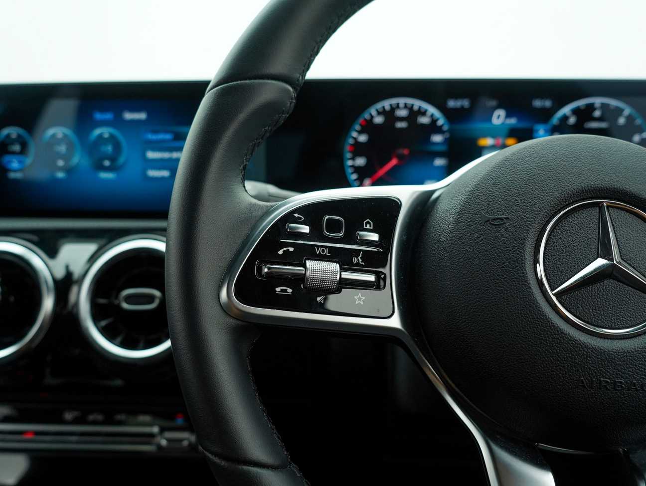 terpakai 2022 Mercedes-Benz A200 Progressive Line 1.3