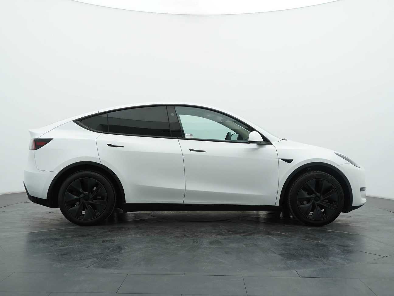 terpakai 2024 Tesla Model Y Standard Range 