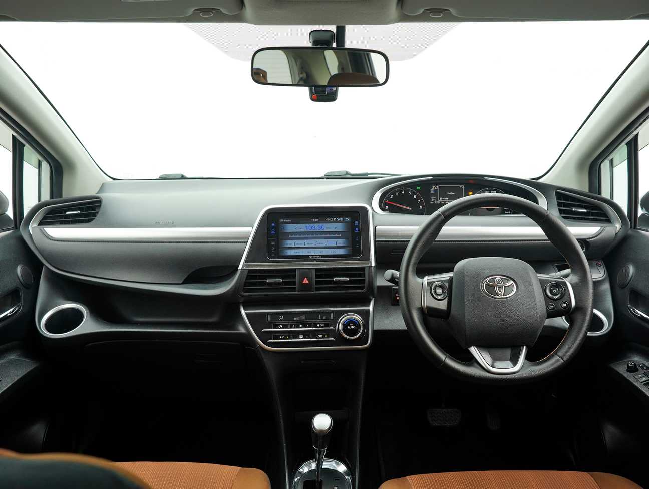 used 2018 Toyota Sienta V 1.5