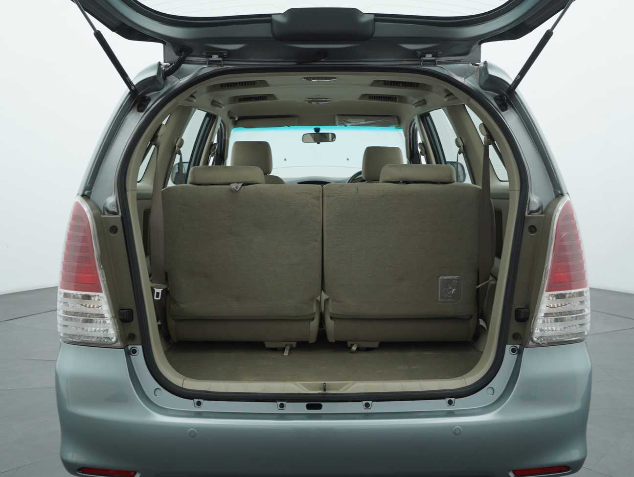 used 2010 Toyota Innova E 2.0