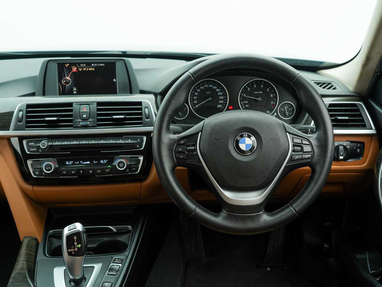 used 2016 BMW 318i Luxury 1.5