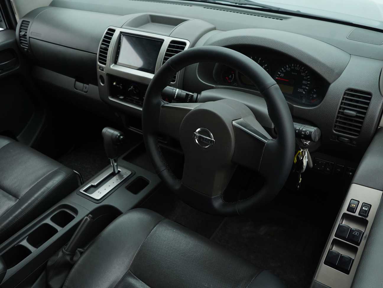 terpakai 2014 Nissan Navara LE Dual Cab 2.5