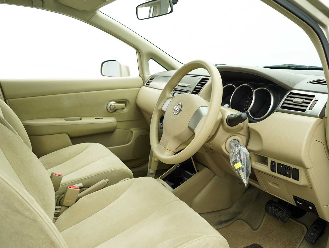 terpakai 2011 Nissan Latio ST 1.6