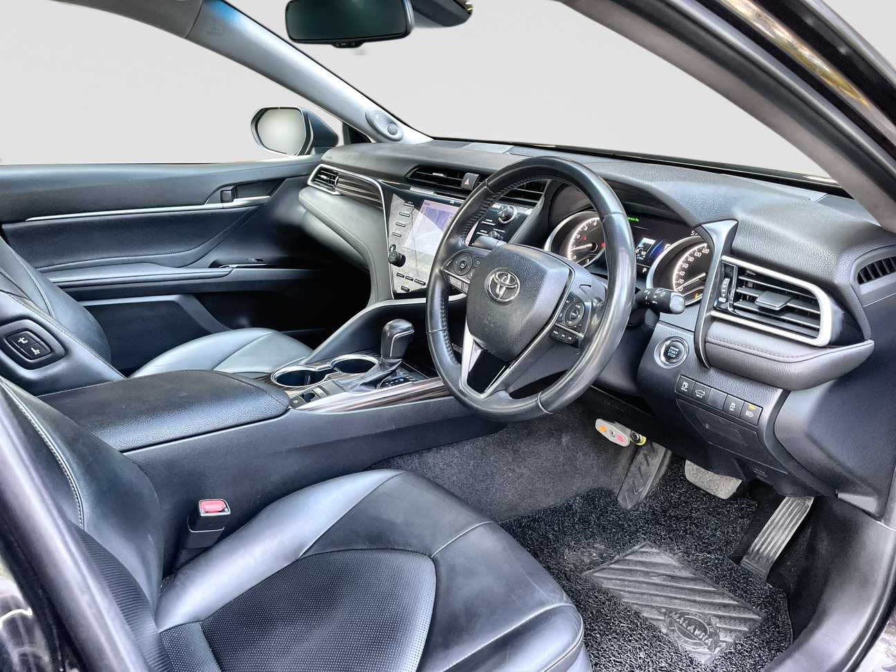 used 2019 Toyota Camry V 2.5