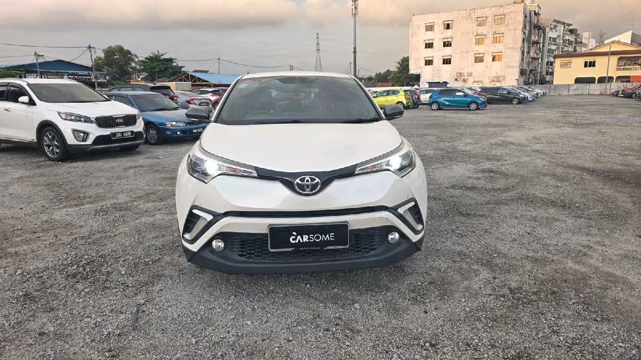 used 2019 Toyota C-HR  1.8