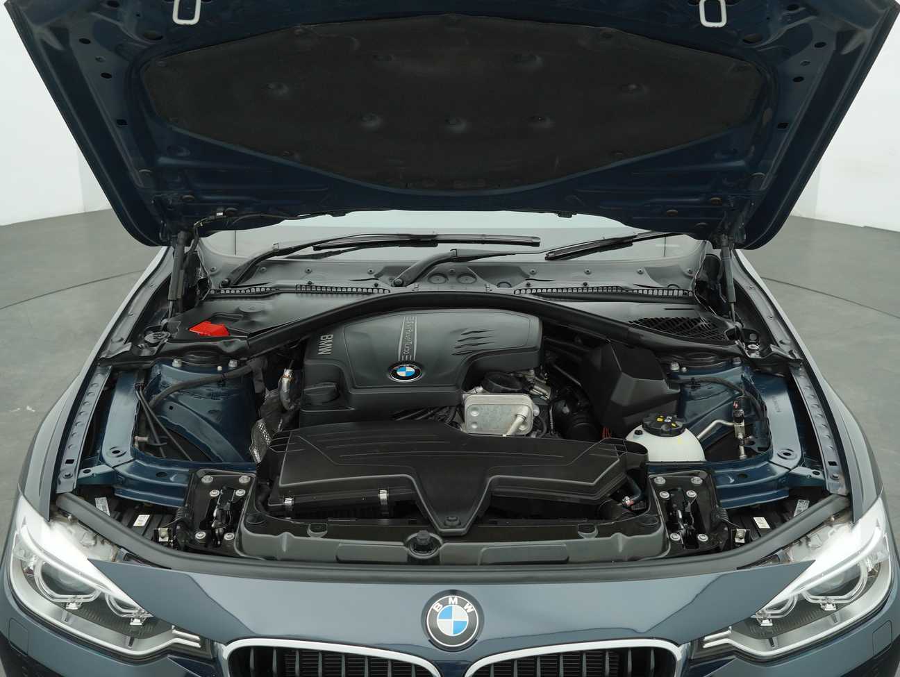 used 2014 BMW 320i Sport Line 2.0