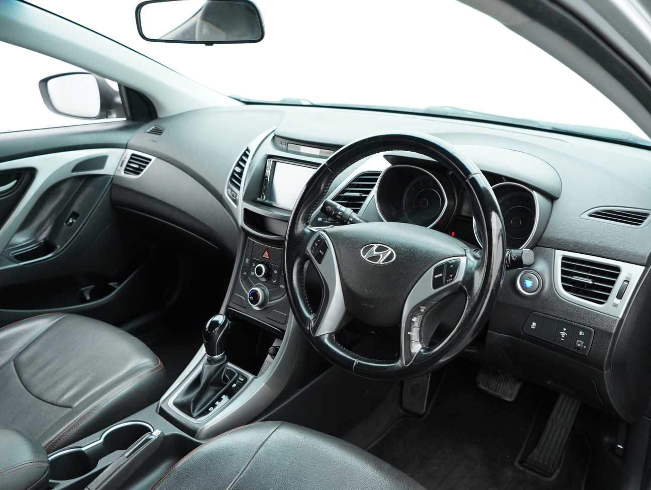 terpakai 2015 Hyundai Elantra Executive 1.6