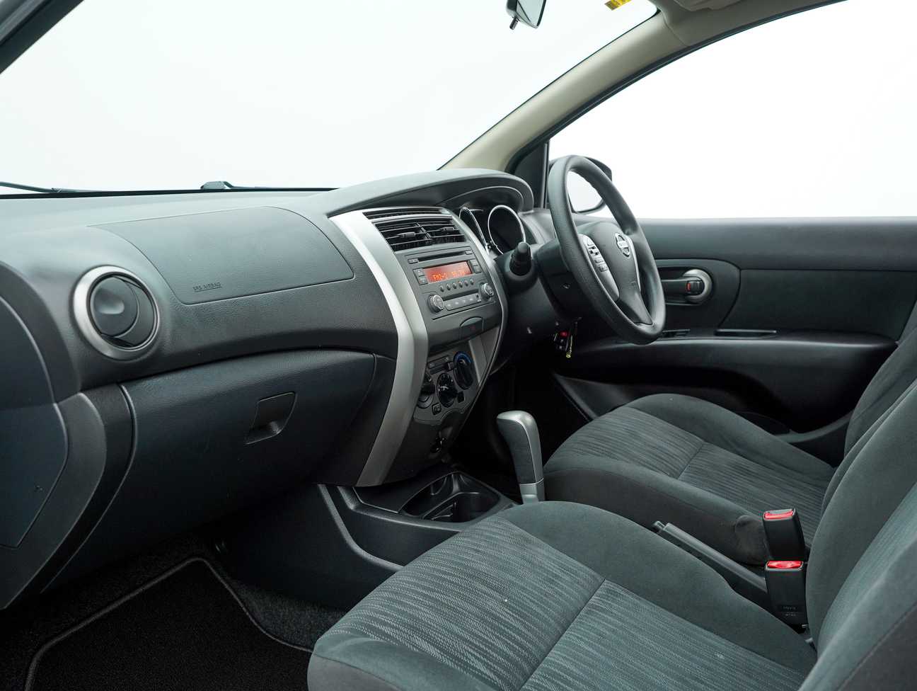 terpakai 2018 Nissan Grand Livina Comfort 1.6