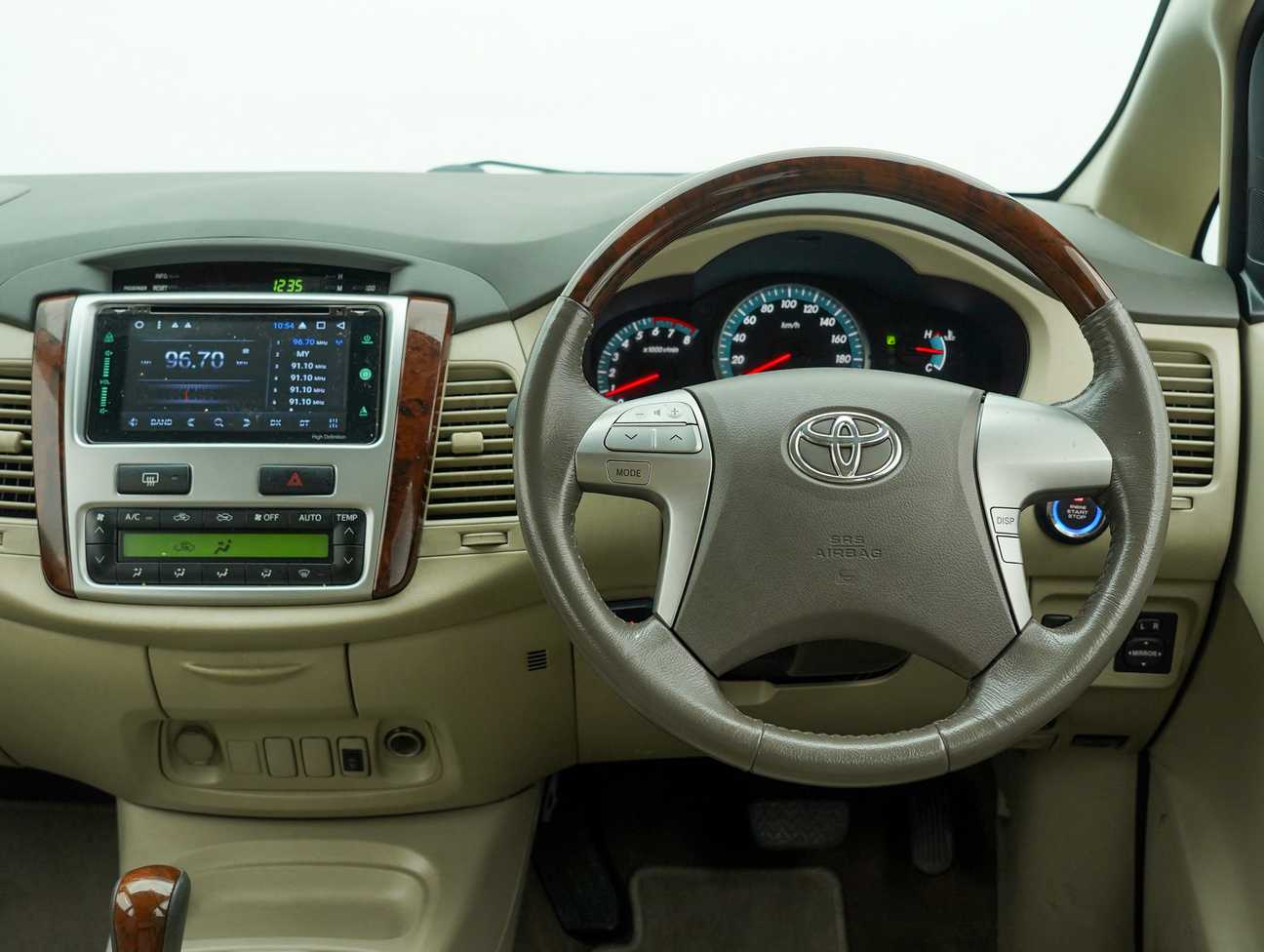 used 2013 Toyota Innova G 2.0