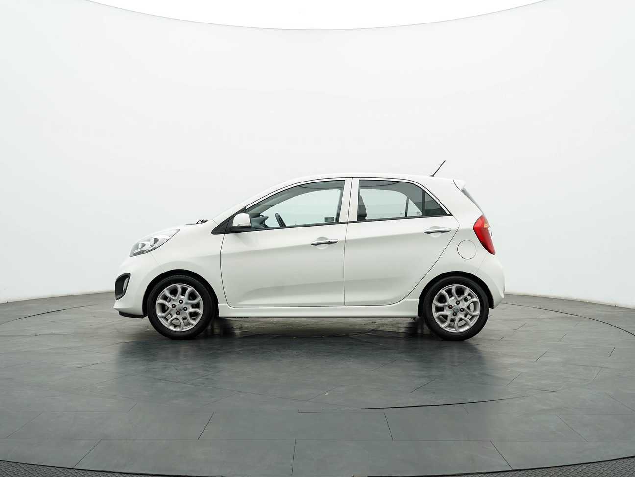 terpakai 2014 Kia Picanto  1.2