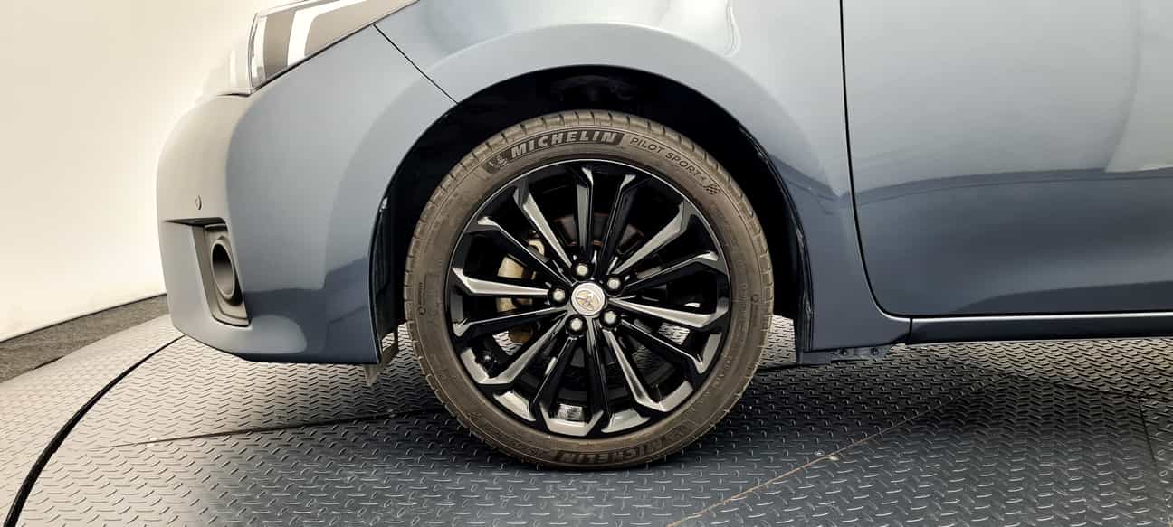 used 2014 Toyota COROLLA ALTIS V 2.0