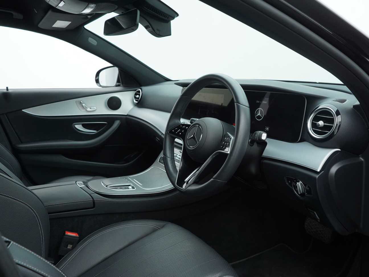 used 2023 Mercedes-Benz E200 Avantgarde 2.0