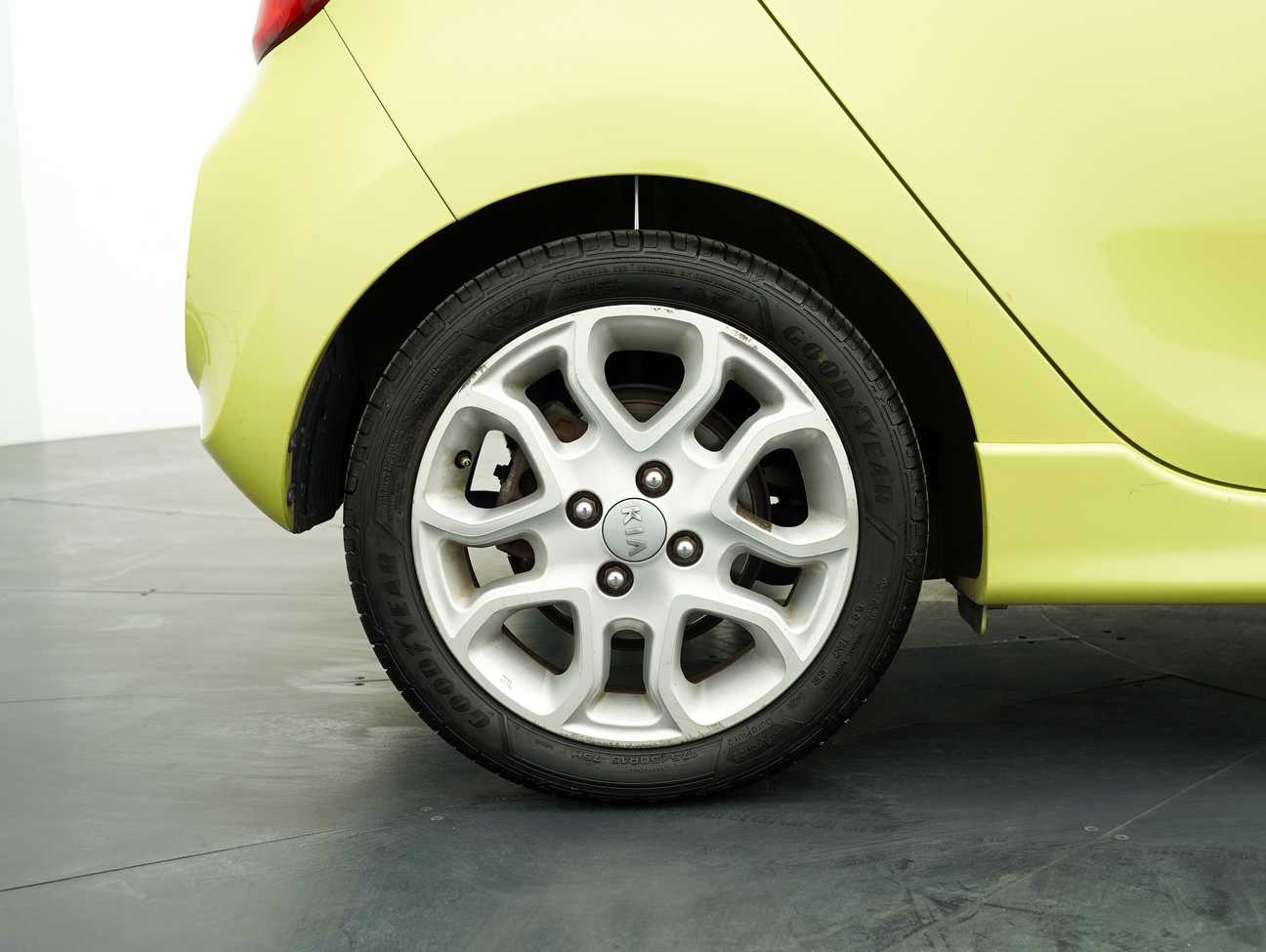 terpakai 2013 Kia PICANTO  1.2