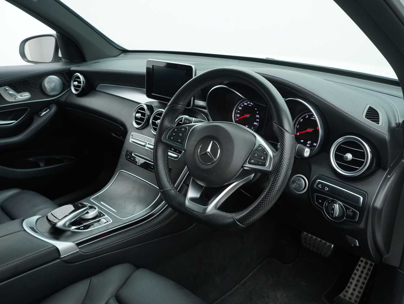 used 2018 Mercedes-Benz GLC250 4MATIC AMG Line 2.0