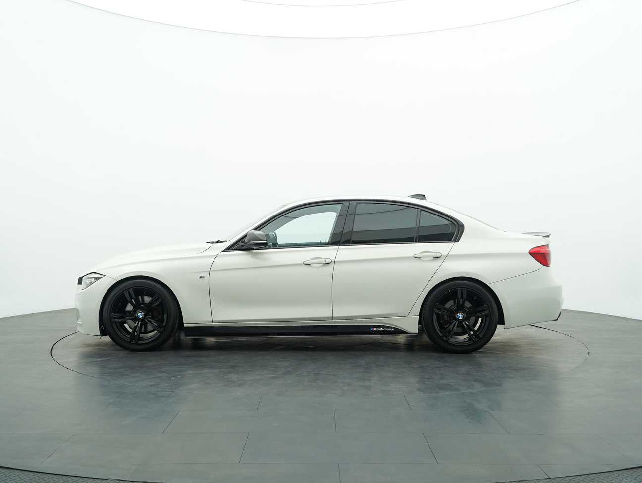 terpakai 2015 BMW 330i M Sport 2.0