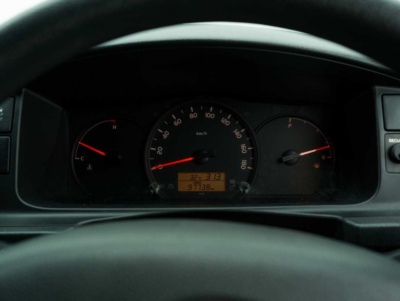 terpakai 2016 Toyota Hiace Window Van 2.5