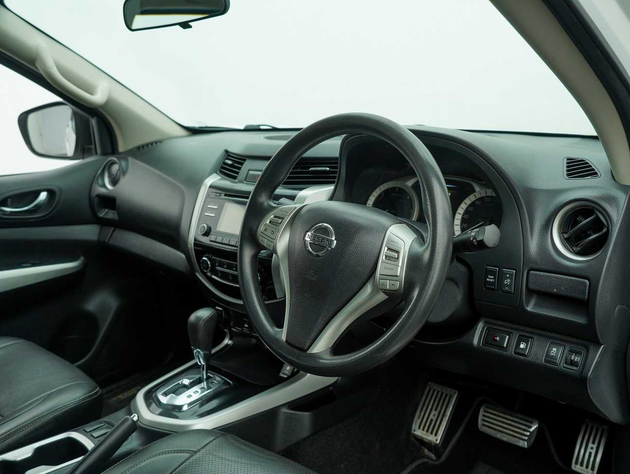 terpakai 2017 Nissan Navara NP300 V Dual Cab 2.5