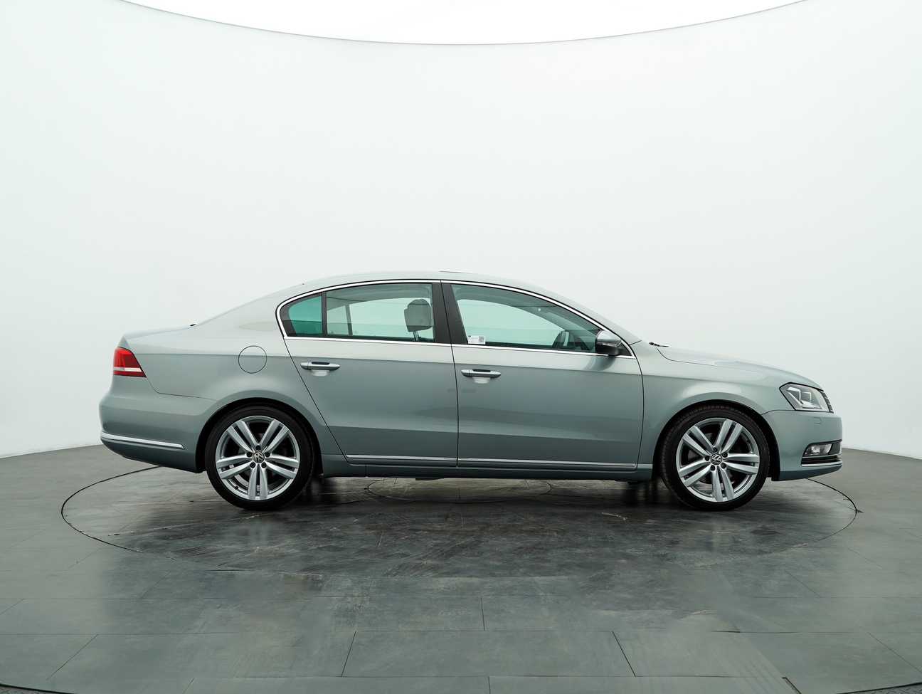 terpakai 2012 Volkswagen Passat TSI 1.8