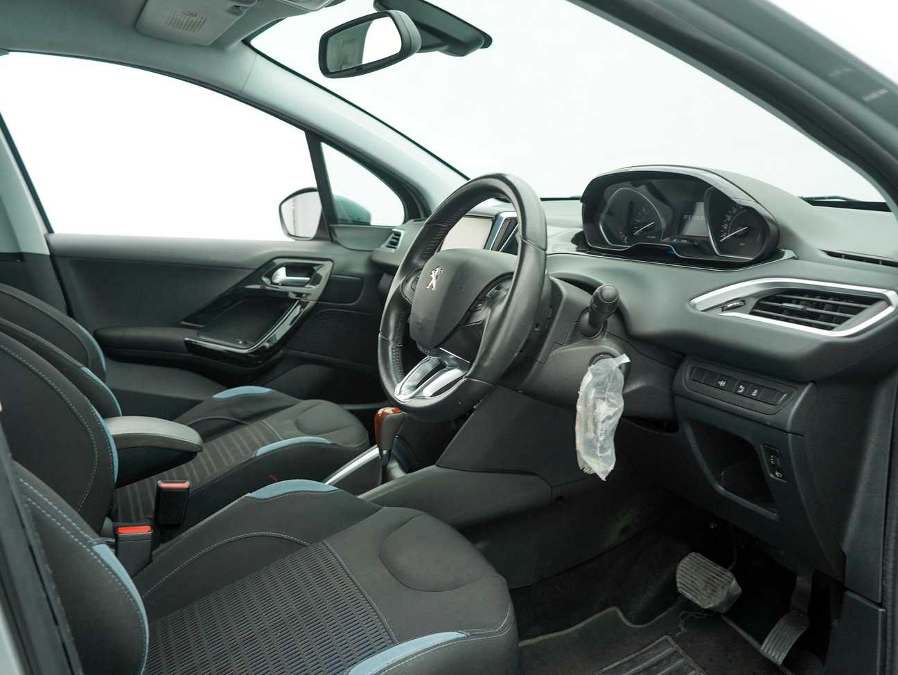 terpakai 2014 Peugeot 208 Allure 5 Door 1.6