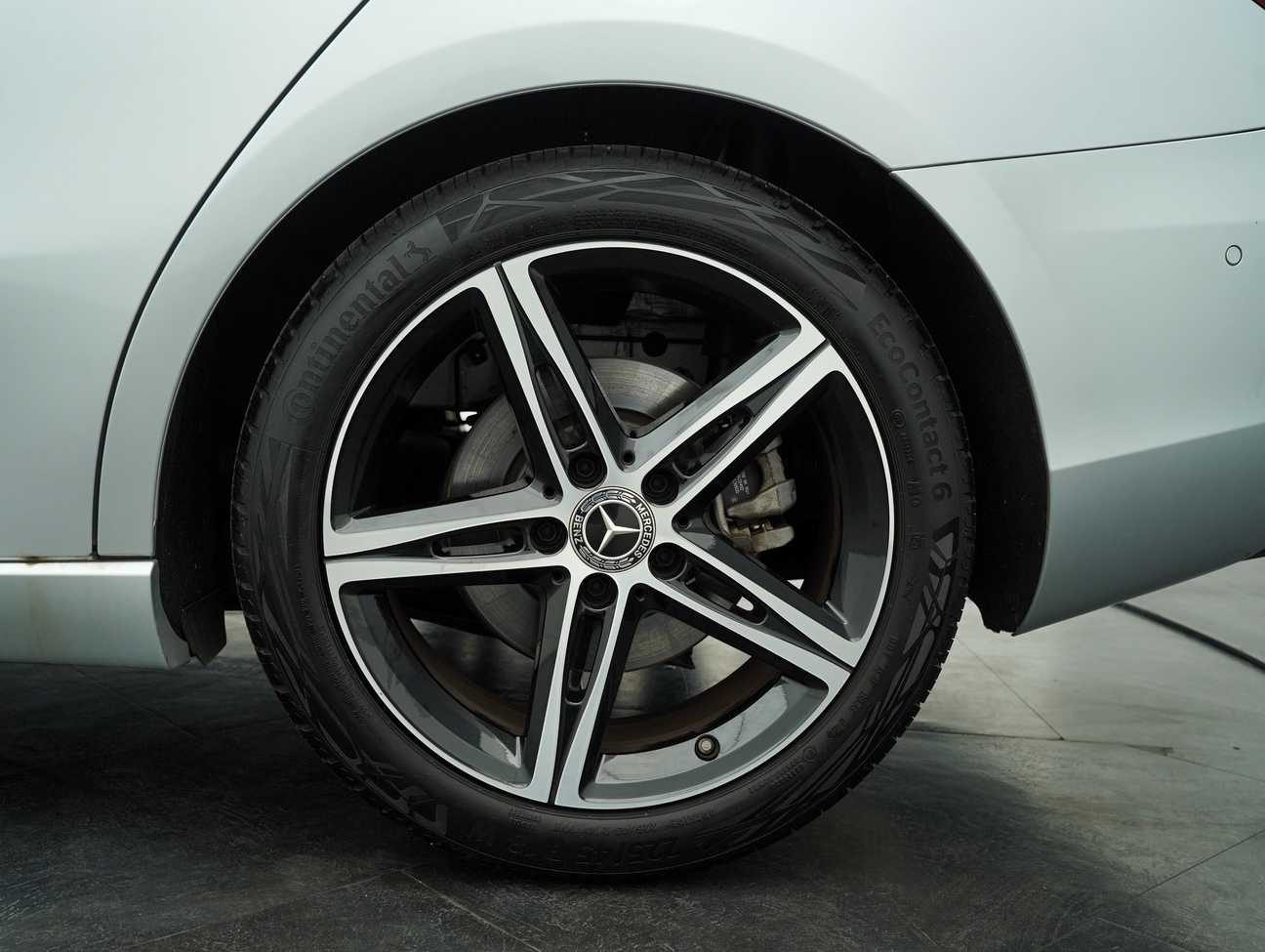 terpakai 2022 Mercedes-Benz A200 Progressive Line 1.3