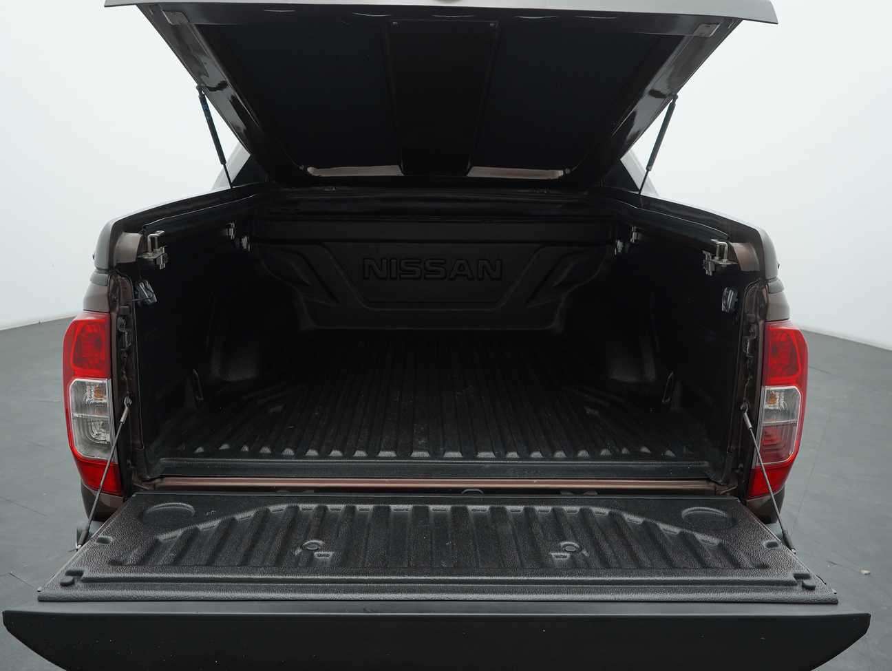 used 2017 Nissan Navara NP300 VL Dual Cab 2.5