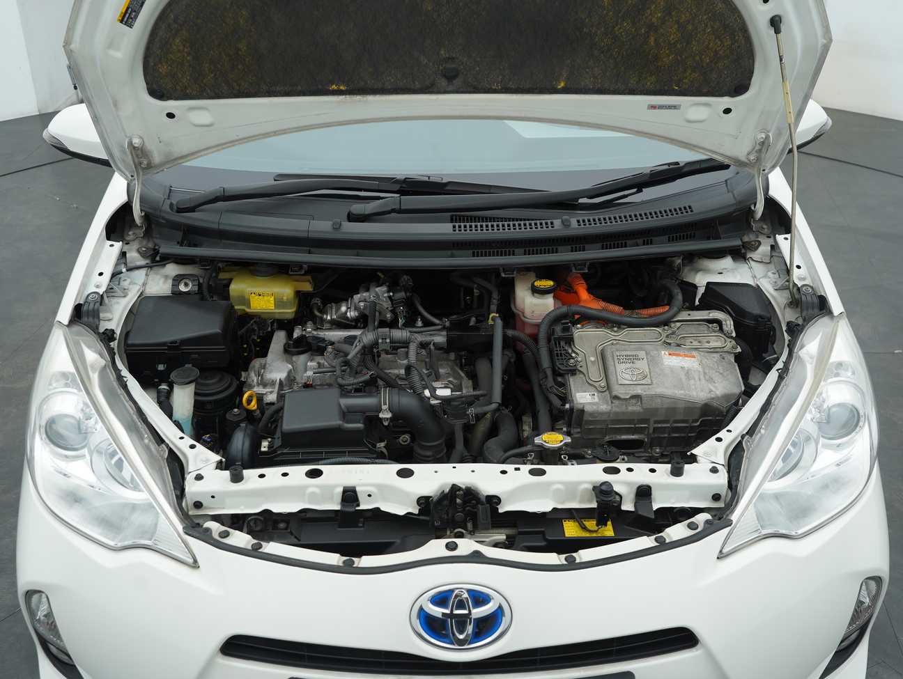 terpakai 2012 Toyota Prius C Hybrid 1.5