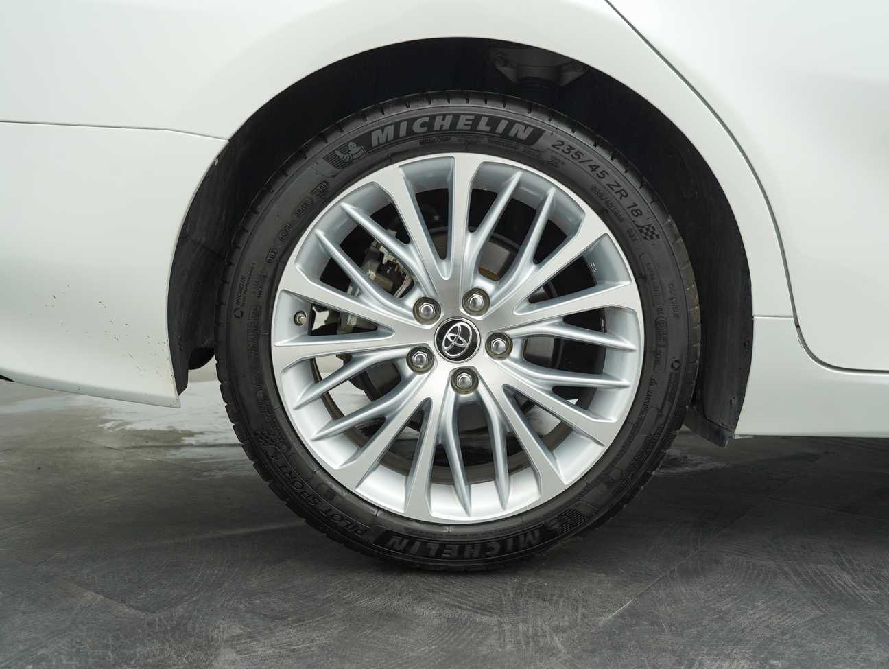 terpakai 2019 Toyota Camry V 2.5