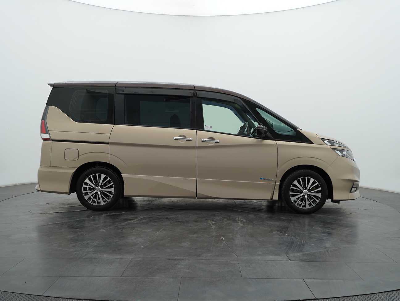 terpakai 2021 Nissan Serena S-Hybrid High-Way Star (2 Tone) 2.0
