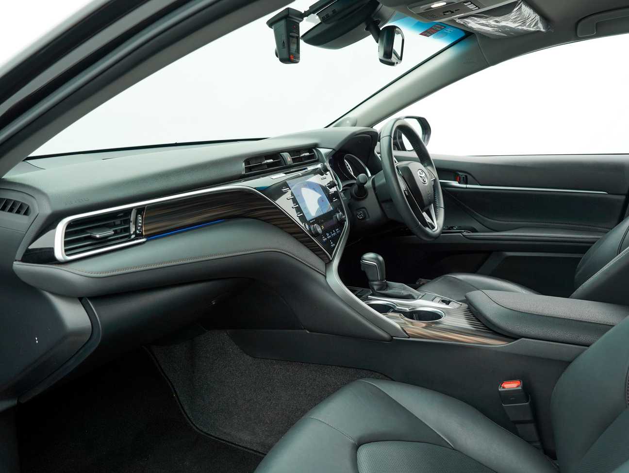 used 2020 Toyota Camry V 2.5