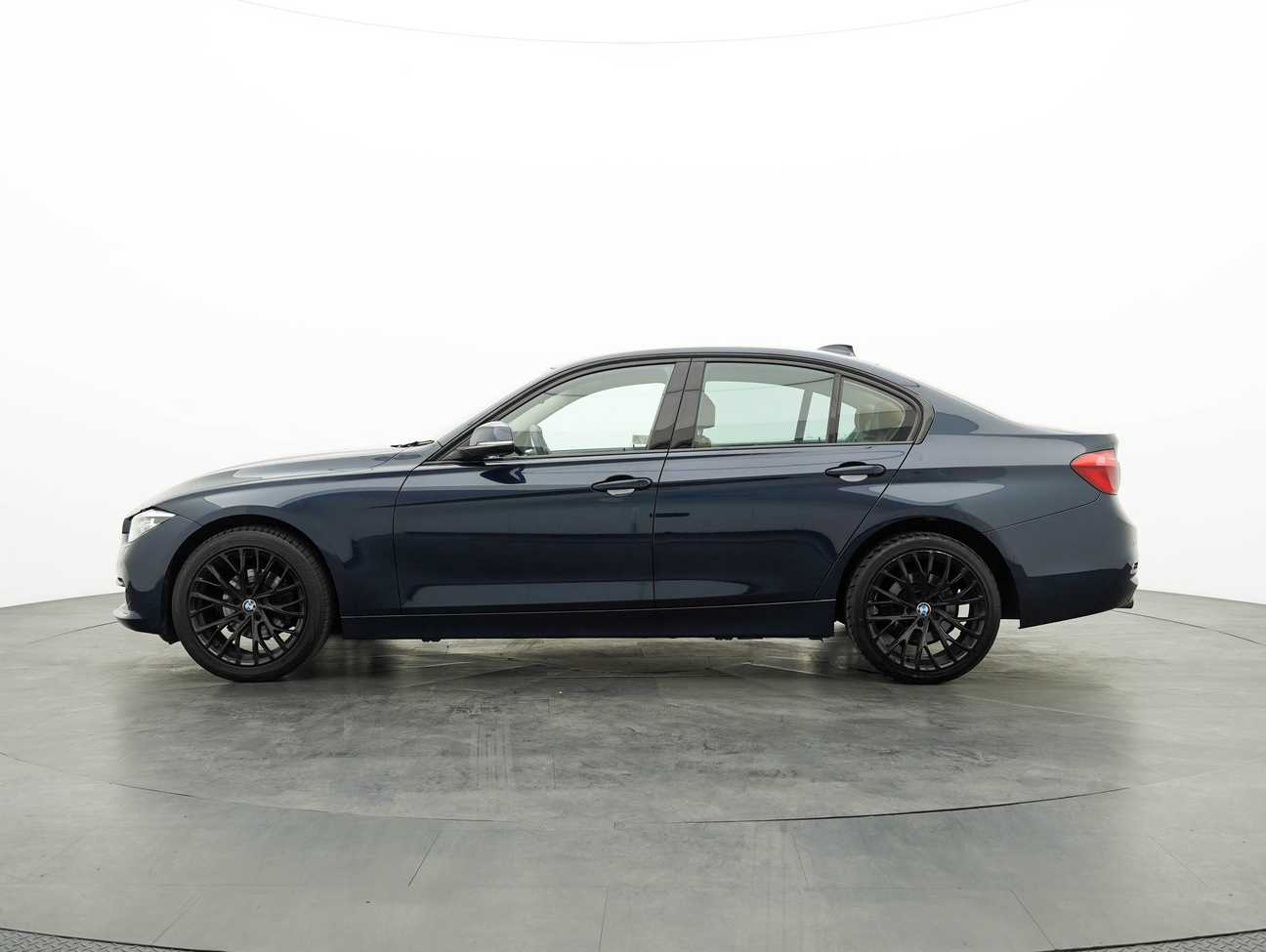 used 2016 BMW 318i Luxury 1.5