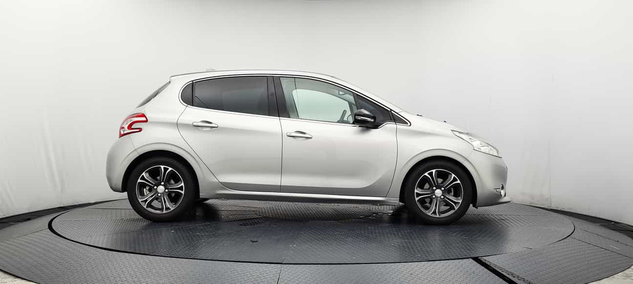 terpakai 2016 Peugeot 208 5-DOOR 1.6