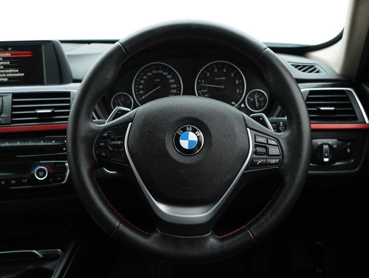 terpakai 2016 BMW 320i Sport Line 2.0