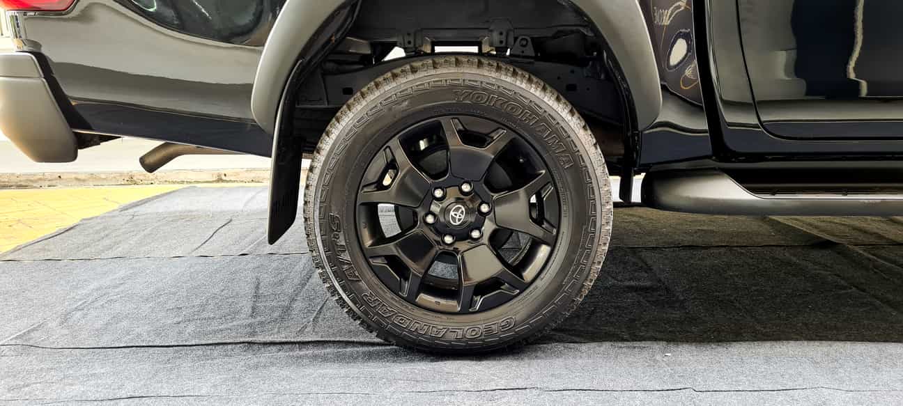 used 2019 Toyota HILUX DOUBLE CAB LE 4X4 2.8